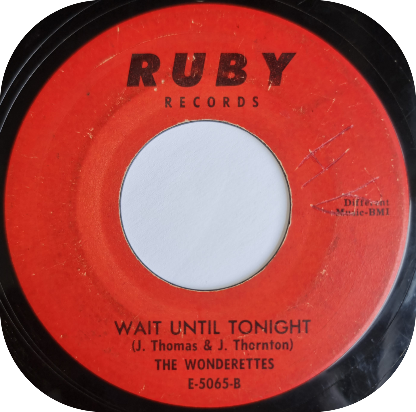 Wonderettes, The - I Feel Strange - Ruby
